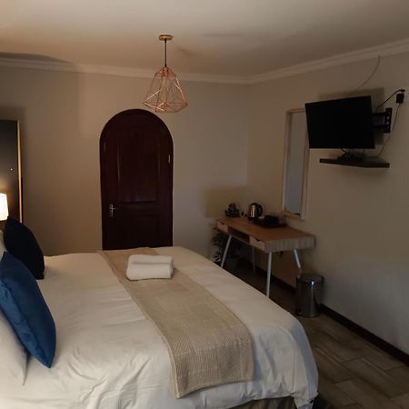 Airport Tower Lodge Κέμπτον Παρκ Εξωτερικό φωτογραφία