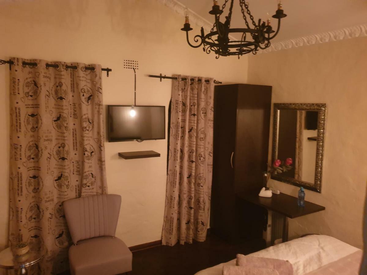 Airport Tower Lodge Κέμπτον Παρκ Εξωτερικό φωτογραφία