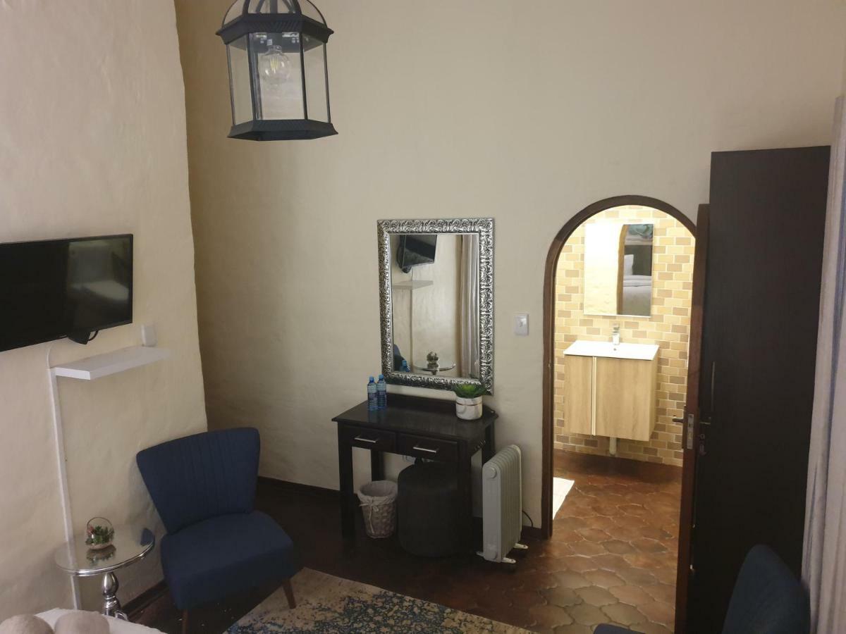 Airport Tower Lodge Κέμπτον Παρκ Εξωτερικό φωτογραφία
